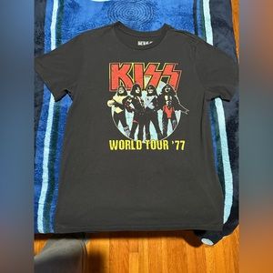 Urban T-shirt of the band Glam Metal Kiss on tour 77